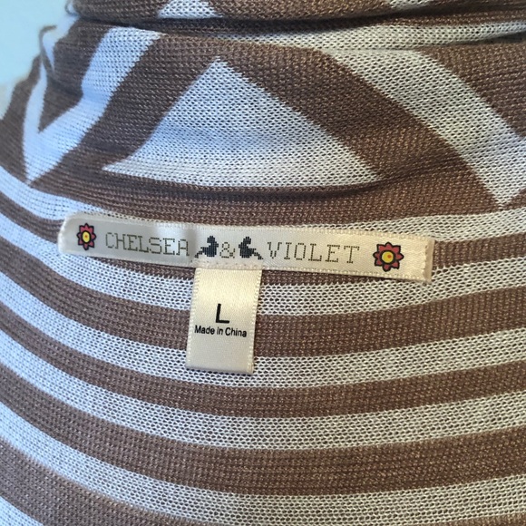 Geometric Tan & White Sleeveless Sweater - Picture 4 of 4